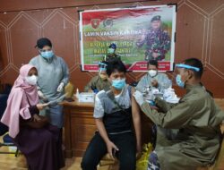 Kodim Gelar Vaksinasi Dosis Kedua di GSG Bukit Pelangi, Ribuan Warga Ikuti Antrean dengan Pelaksanaan Protokol Kesehatan Secara Ketat