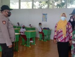 Bersama Unsur Muspika dan Satgas Covid-19 Kecamatan Muara Bengkal, Babinsa Koramil 0909/05 Muara Bengkal Pantau Pelaksanaan PTM yang Berlangsung di Enam SD