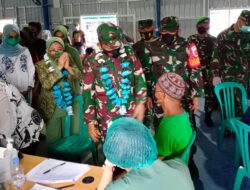 Danrem 091/ASN  Tinjau Langsung Pelaksanaan Vaksinasi di Desa Senyiur, Ajak Tingkatkan Sinergitas dengan Seluruh Elemen, Berharap Persentase Vaksinasi Terus Meningkat