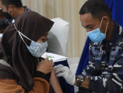 Tuntaskan Vaksinasi Dosis Kedua Bagi Pelajar SMP, Lanal Sangatta Imbau Tetap Terapkan Protokol Kesehatan