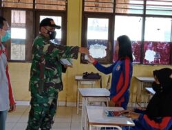 Bagikan Masker di Sekolah Sebagai Upaya Pencegahan Penyebaran Covid-19, Pelajar Diimbau Patuhi Protokol Kesehatan