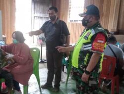 Babinsa Koramil  0909/03 Muara Wahau Beri Pengamanan Pelaksanaan Vaksinasi di Desa Rantau Panjang