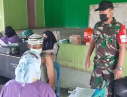 Beri Dampingan Vaksinasi Gelaran Dinkes Kutim, Danramil 0909/05 Muara Bengkal Pastikan Pelaksanaan Terkendali