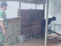 Cegah Penyakit Demam Berdarah, Babinsa  Koramil 0909/04 Muara Ancalong Laksanakan Fogging, Tim Puskesmas Long Mesangat Dilibatkan