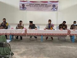 Babinsa 0909/03 Muara Wahau Hadiri Serah Terima Jabatan Kades di Desa Karya Bhakti