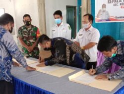 Babinsa 0909-03/Muara Wahau Hadiri Serah Terima Kades Makmur Jaya Kecamatan Kongbeng