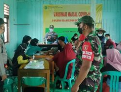 Babinsa 0909-05/Muara Bengkal Dampingi Pelaksanaan Vaksinasi Lansia