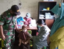 Babinsa Gencar Dampingi Pelaksanaan Vaksinasi, Bentuk Dukungan Pelaksanaan PTM