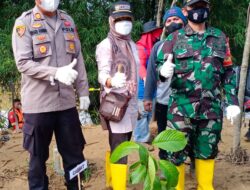 Beri Manfaat dan Jadi Motivasi, Danramil Sangatta Hadiri Penanaman Pohon di Bantaran Sungai Sangatta