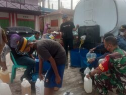 Dukung Stabilisasi Harga Minyak Goreng, Babinsa Koramil Sangatta Kawal Penyaluran