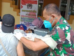 Sambangi Pasar Induk, Tim Mobile Vaksin Fasilitasi Pedagang dan Pengunjung