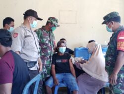 Terus Kawal Pelaksanaan Vaksinasi, Babinsa Koramil Muara Bengkal Pastikan Pelaksanaan Kondusif