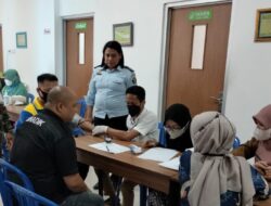 Dampingi Pelaksanaan Vaksinasi Warga Binaan Asal Kutim di Lapas Kelas II Bontang, Bentuk Komitmen Koramil Teluk Pandan Dukung Program Pemerintah
