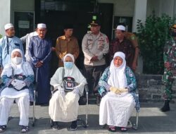 Hadiri Pelepasan Jamaah Haji, Babinsa Koramil Sangkulirang Imbau Jaga Nama Baik Negara
