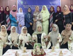 Ketua Persit Cabang LVI Kodim 0909/Kutai Timur Jadi Narasumber Pembuatan Ecoprin