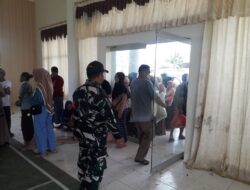 Babinsa Rantau Pulung Kawal Pasar Murah