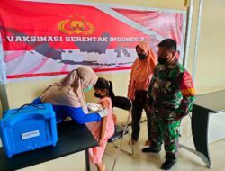 Koramil Sangkulirang Dampingi Pelaksanaan Vaksinasi