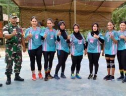 Kondusifitas Tanggung Jawab Bersama, Babinsa Koramil Muara Bengkal Pantau Pertandingan Volly