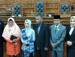 SAH, Hj Mulyana Dilantik Menjadi Anggota DPRD Kutim