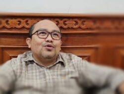 Novel dan Yosep Beri Selamat dan Semangat