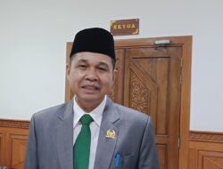 Bagikan Pupuk Gratis, Joni Dengarkan Langsung Keluhan Petani
