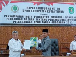 Nota Pengantar Raperda Pertanggungjawaban APBD 2022 Diserahkan dalam Paripurna