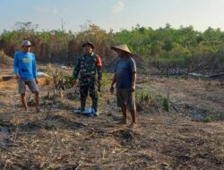 Babinsa Koramil Muara Ancalong Rutin Patroli dan Sosialisasi Cegah Karhutla
