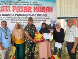 Operasi Pasar Murah Sukses di Kaliorang, Babinsa Koramil Bengalon Beri Pengawalan