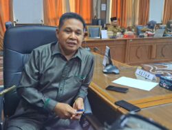 Ketua DPRD Kutim Joni, Dorong Penerima Beasiswa Untuk Mengabdi di Daerah