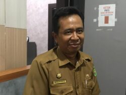 Disdikbud Kutim Bagikan Seragam Sekolah Gratis