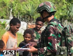 Tumbuhkan Semangat Belajar, Satgas Pamtas RI-PNG Statis Yonif 753/AVT Bagikan Alat Tulis di Kampung Melky