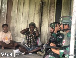 Menyentuh Pelosok Negeri, Giat TNI Berikan Pelayanan Kesehatan Keliling