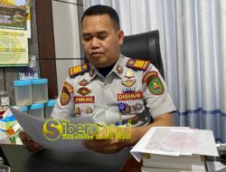 Dishub Kutim Pasang Rambu 50 Meter Sebelum Area Black Spot